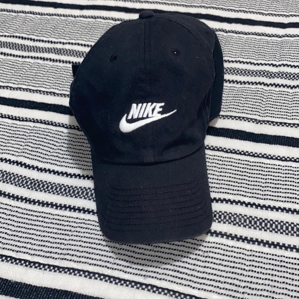 Black Nike hat